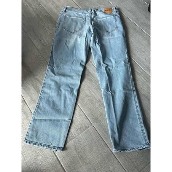 Size 9R Hollister jeans. Light denim with dark blue patches, with rips. 29W 31L - Picture 4 of 6